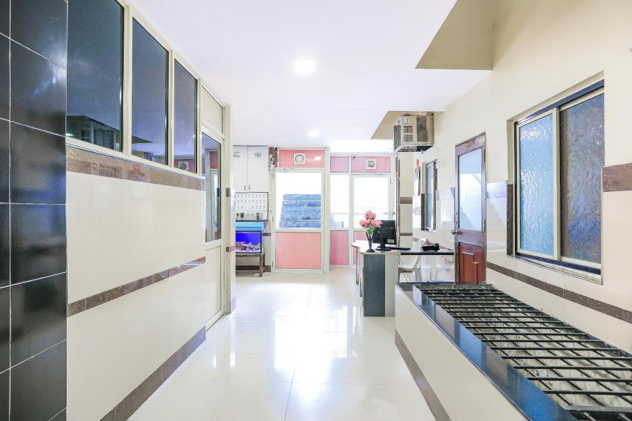 Oyo 10697 Hotel Suraj Inn Surat Exterior photo